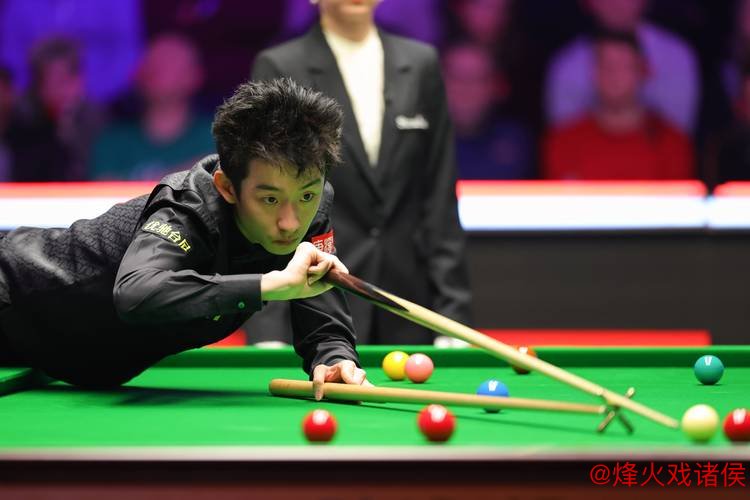 斯诺克大师赛:吴宜泽与肖国栋携手挺进八强 斯诺克大师赛:吴宜泽与肖国栋携手挺进八强
