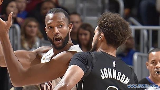 骑士险胜篮网豪取开季11连胜 文班24+16马刺不敌爵士