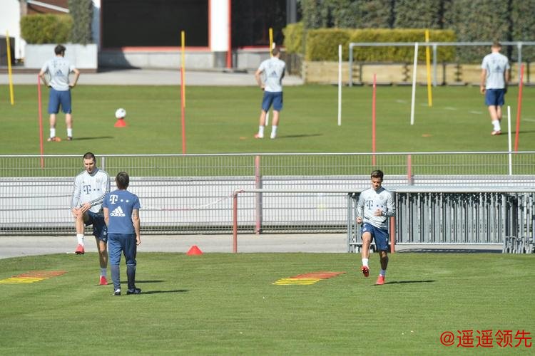 拜仁：一线队4月6日恢复场地训练 将分小组进行