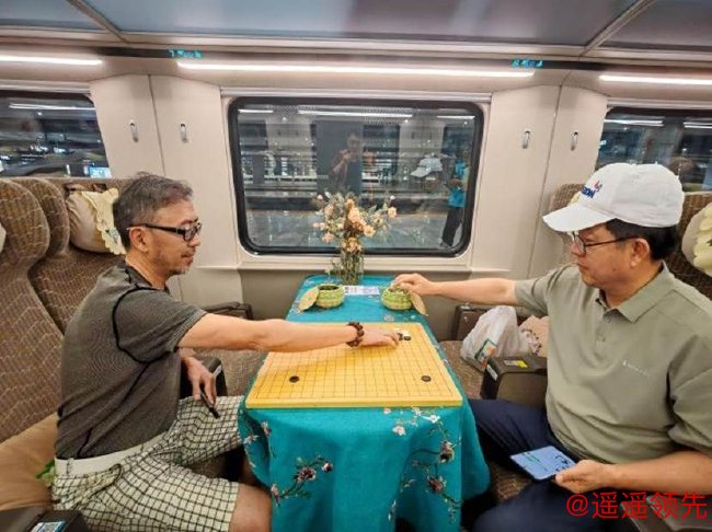 （中老铁路上的第一场围棋赛）